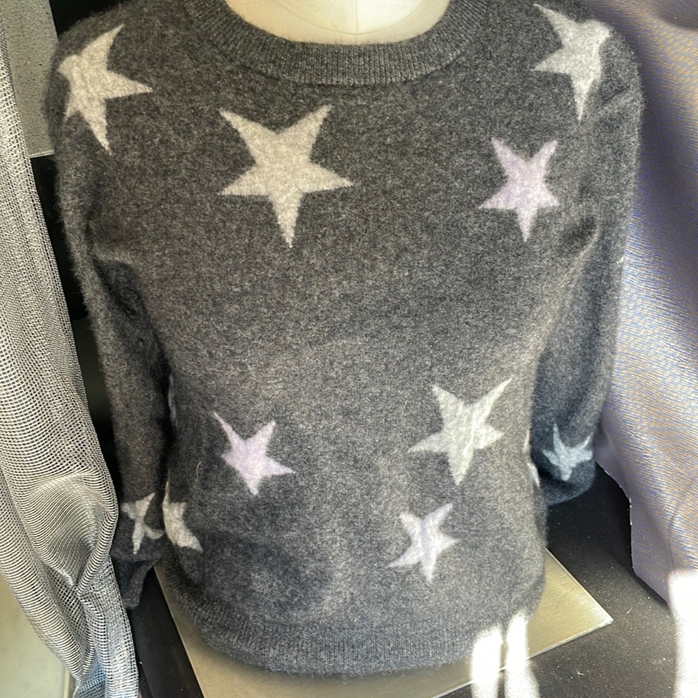 Gorgeous STAR gray/white cashmere long sleeve sweater